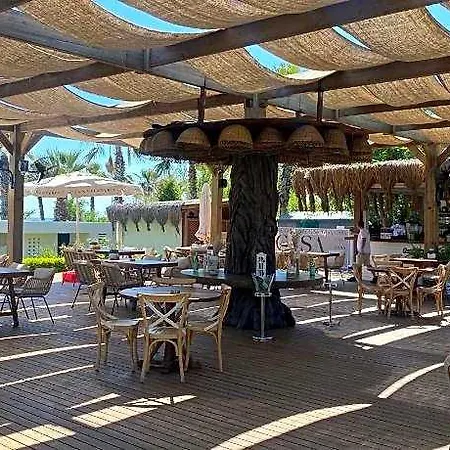 Meryam Deluxe Hotel Side