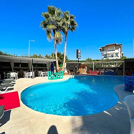 Meryam Deluxe Hotel Side